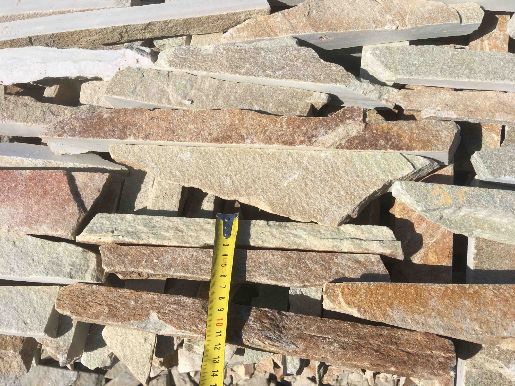 Горбушка златолит золотистый для облицовки купить в Первоуральске