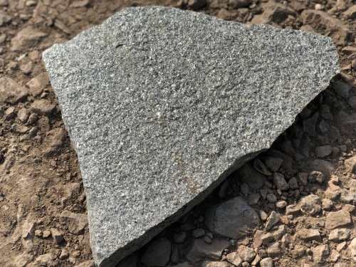 Плитняк златолит Уральский для цоколя, отмостки купить в Первоуральске