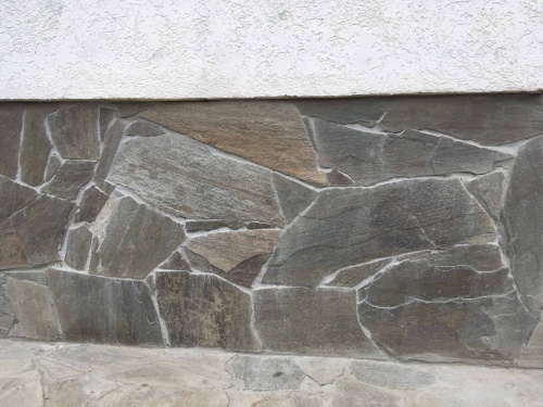 Плитняк златолит Уральский для цоколя, отмостки купить в Первоуральске