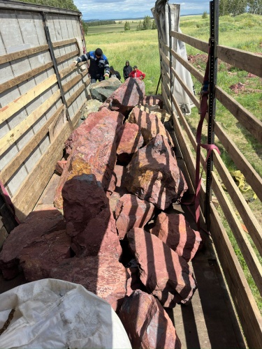 Ландшафтные глыбы красно-фиолетовые 200-1000 килограмм купить в Первоуральске