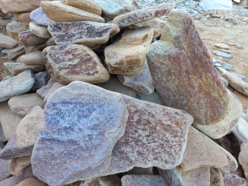 Златолит жёлтый, жёлто-зелёный глыбки и валуны для ланшафтного дизайна купить в Первоуральске