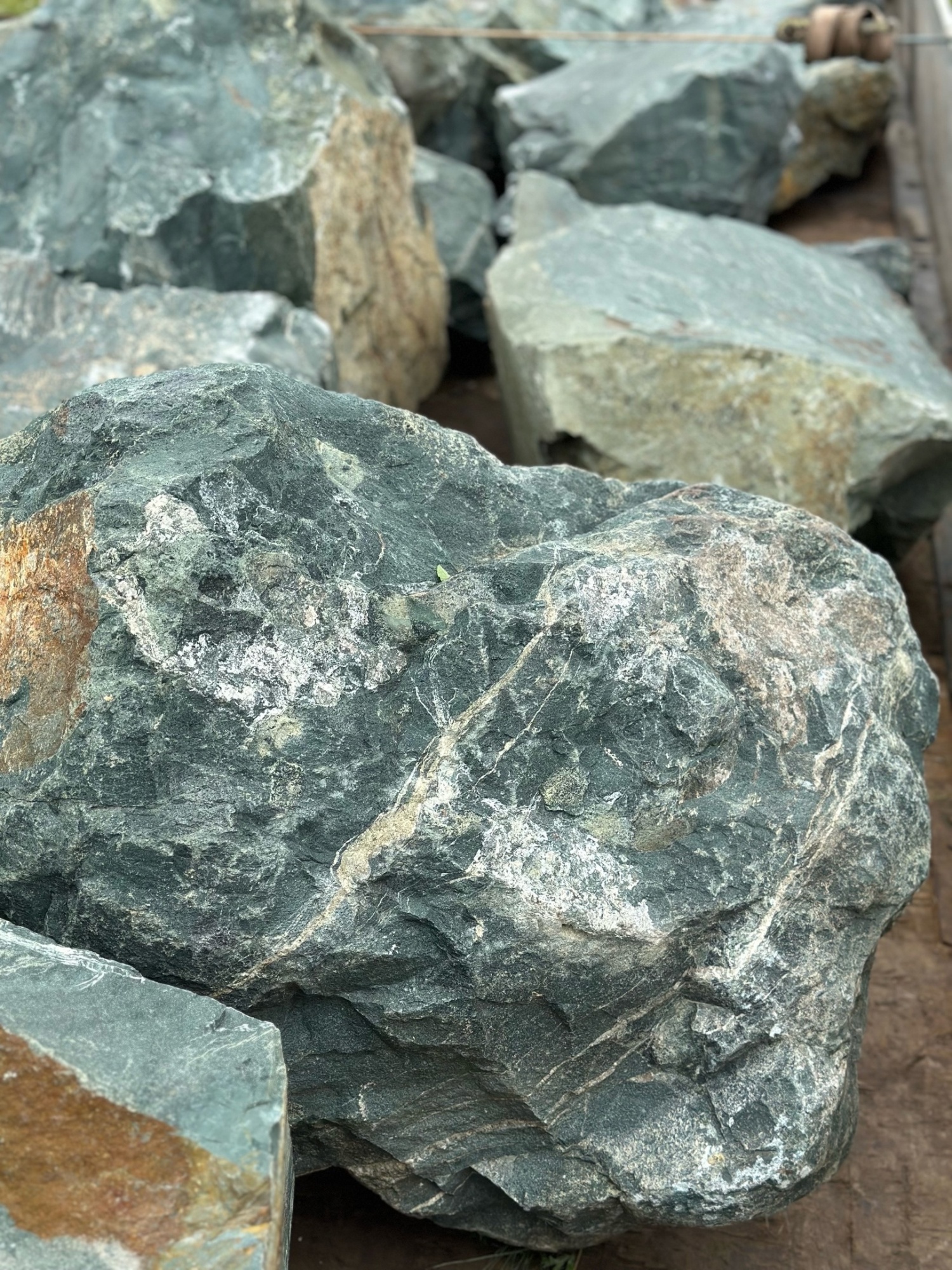 Камни для ландшафтного дизайна зелёные 10-60 килограмм купить в Первоуральске