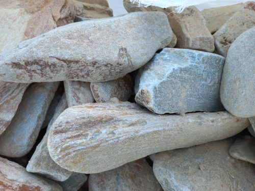 Златолит жёлтый, жёлто-зелёный глыбки и валуны для ланшафтного дизайна купить в Первоуральске