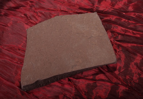 Плитняк лемезит бордовый для цоколя 1,5-2 см купить в Первоуральске