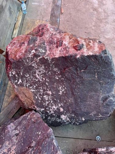 Камни для ландшафтного дизайна красно-фиолетовые 10-60 килограмм купить в Первоуральске