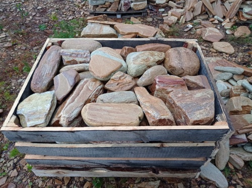 Златолит жёлтый, жёлто-зелёный глыбки и валуны для ланшафтного дизайна купить в Первоуральске