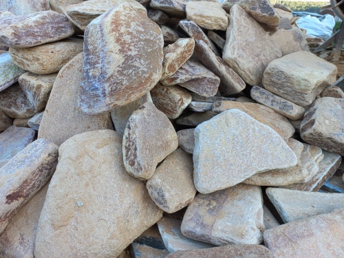 Златолит жёлтый, жёлто-зелёный глыбки и валуны для ланшафтного дизайна купить в Первоуральске