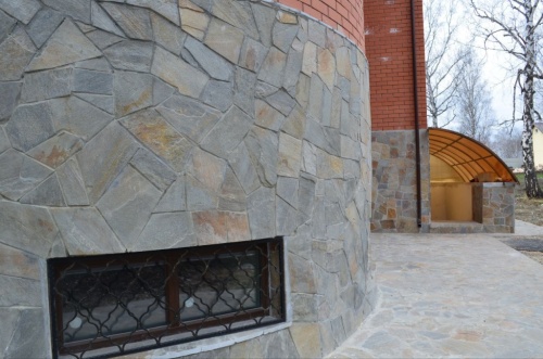 Плитняк златолит Уральский для цоколя, отмостки купить в Первоуральске