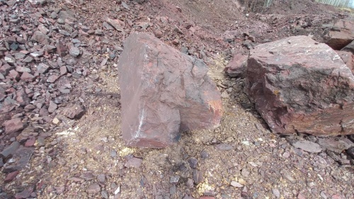 Яшма ландшафтные валуны